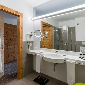 Deluxe Zimmer mit Kingsize-Bett
